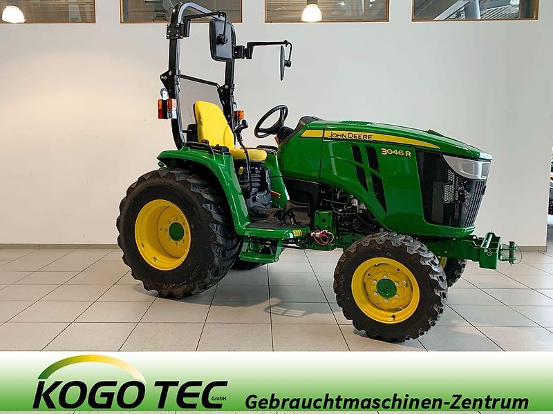 John Deere 3046R