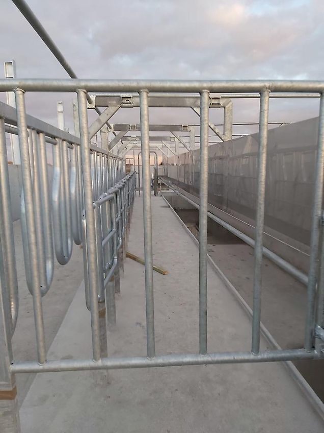 AgroMix Wygrodzenia udojowe ,,Bok w bok''