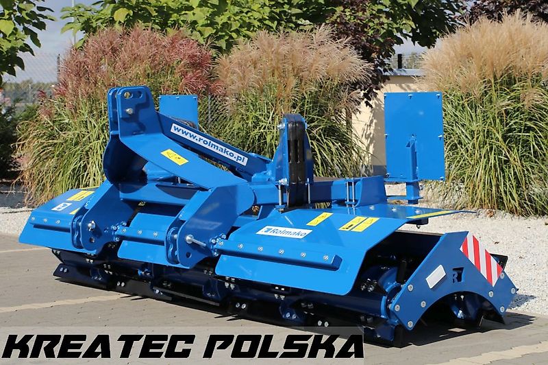 Rolmako Messerwalze ProCut 3,0 m an der vorderen Dreipunkt (zum Frontanbau)