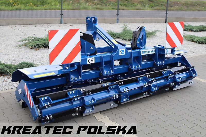 Rolmako Messerwalze ProCut 3,0 m an der vorderen Dreipunkt (zum Frontanbau)