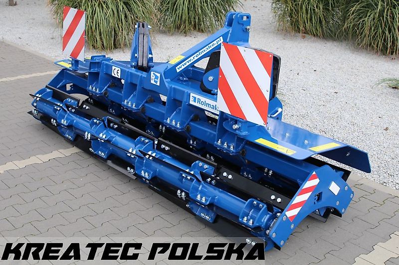 Rolmako Messerwalze ProCut 3,0 m an der vorderen Dreipunkt (zum Frontanbau)