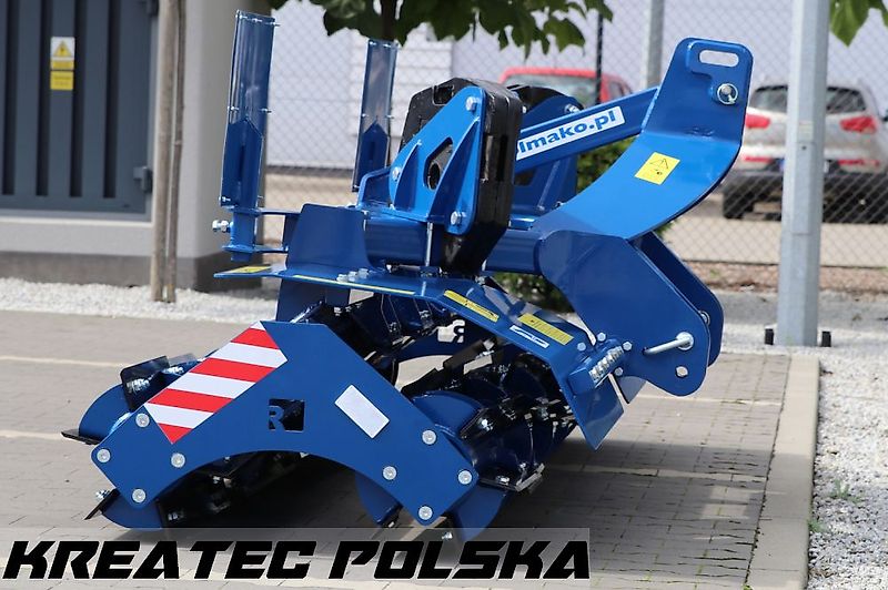 Rolmako Messerwalze ProCut 3,0 m an der vorderen Dreipunkt (zum Frontanbau)