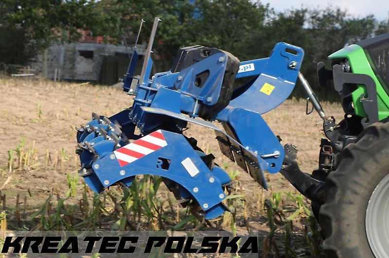 Rolmako Messerwalze ProCut 3,0 m an der vorderen Dreipunkt (zum Frontanbau)