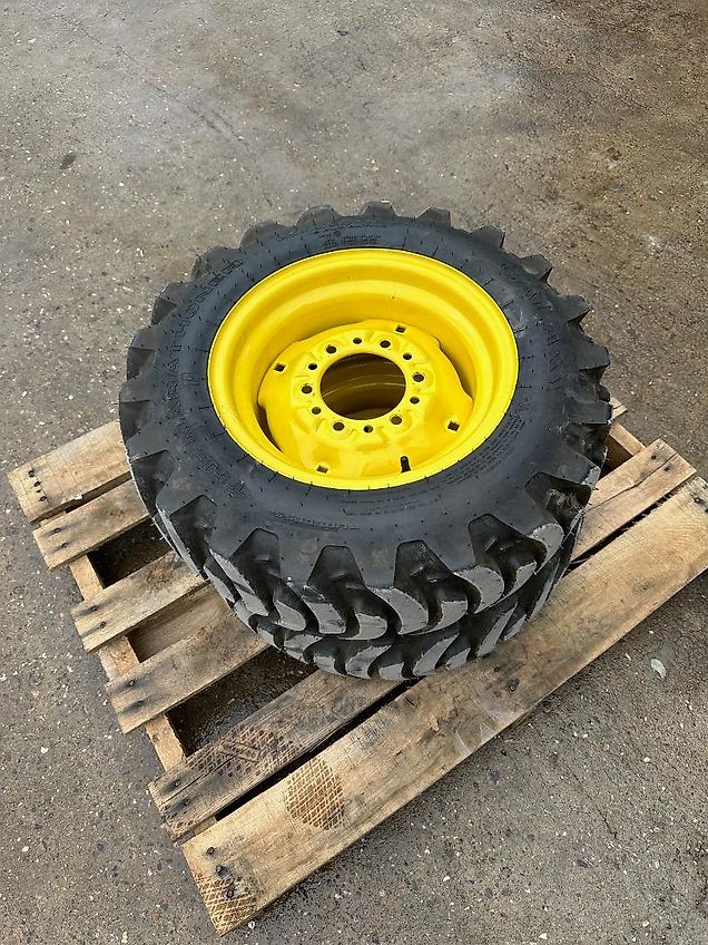 John Deere Industriebereifung / John Deere 3038E