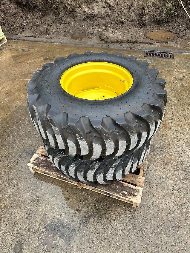 John Deere Industriebereifung / John Deere 3038E