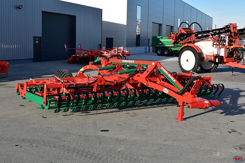 AGRO-MASZ AUC 60 - Gezogene Version Kompaktor