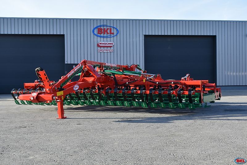 AGRO-MASZ AUC 60 - Gezogene Version Kompaktor