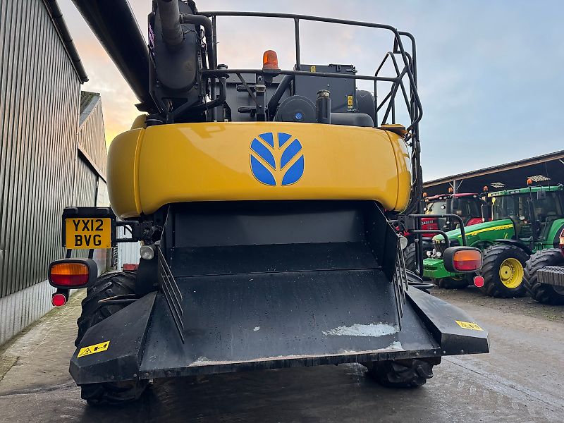 New Holland CR9080 c/w 30ft Varifeed Header