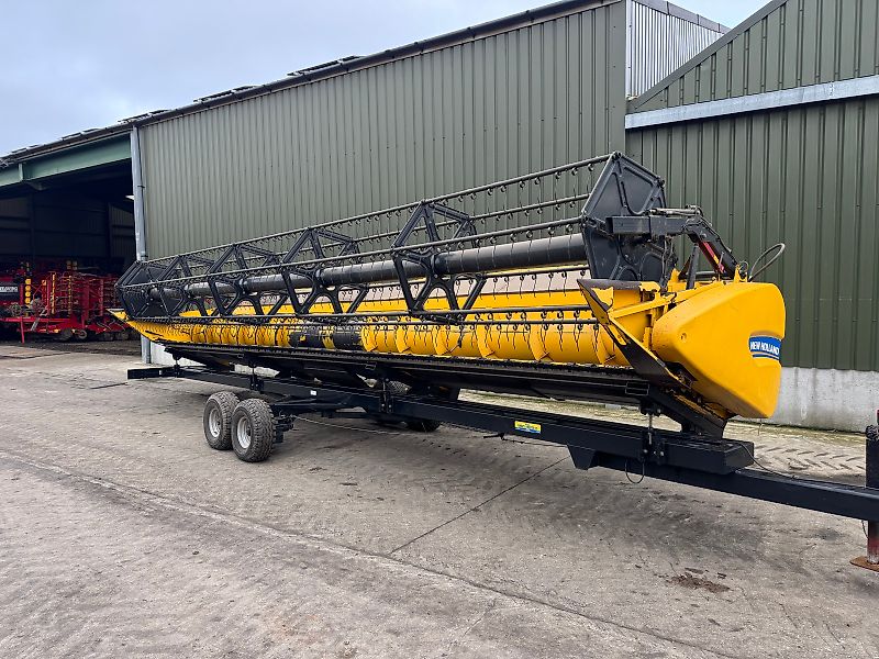 New Holland CR9080 c/w 30ft Varifeed Header