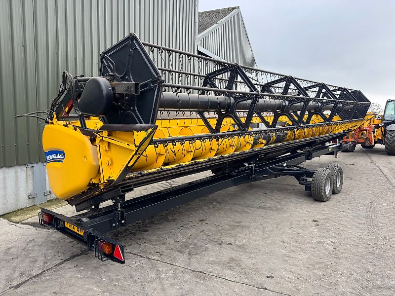 New Holland CR9080 c/w 30ft Varifeed Header