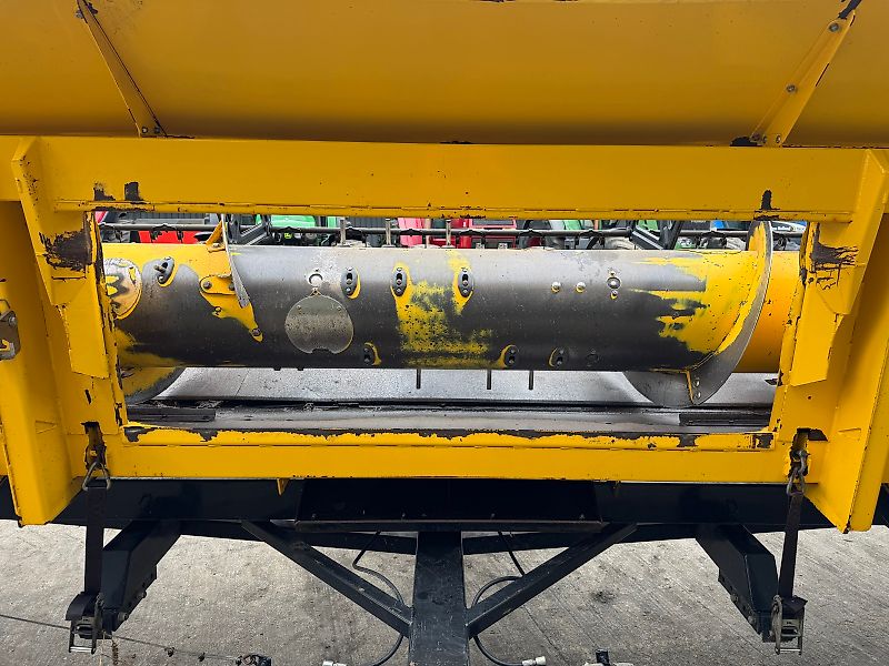 New Holland CR9080 c/w 30ft Varifeed Header