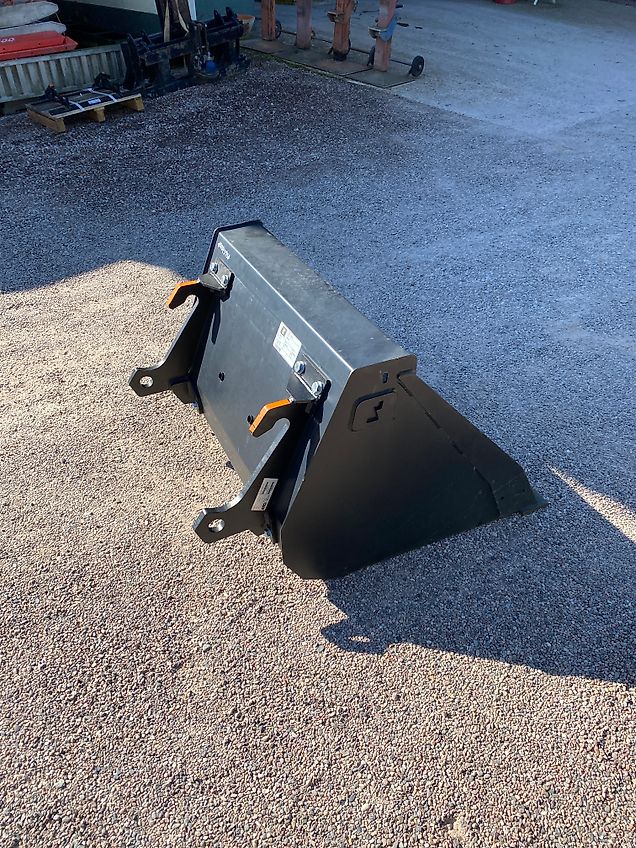 Giant Schaufel BOH M 16 von Alö/Quicke