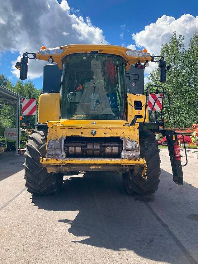 New Holland CR 9090