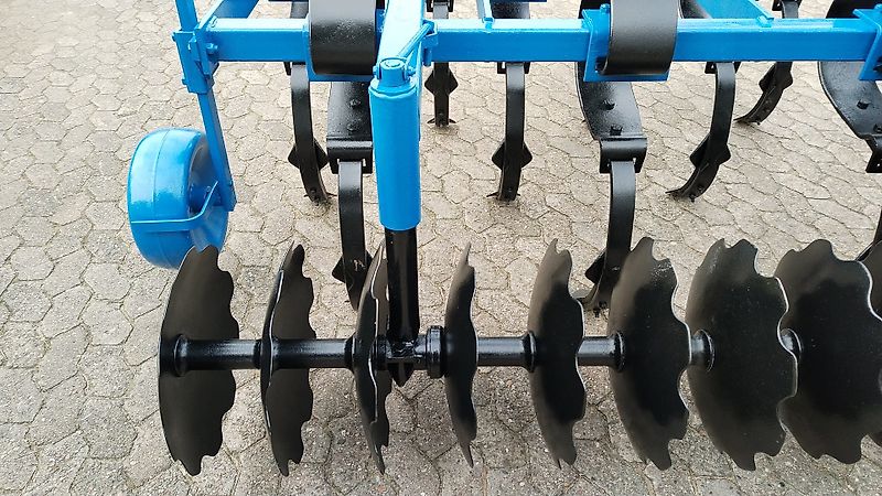 Köckerling Köckerling SGB 9/200 2m Blattfederzinkengrubber mit 500mm Scheibeneggennachläufer 400mm Höhenverstllbare Stützräder zurExakten Arbeitshorizonteinstellung ideal für Pflege von Sonderkulturen im Obstanbau zur Unterdrückung des Bewuchses