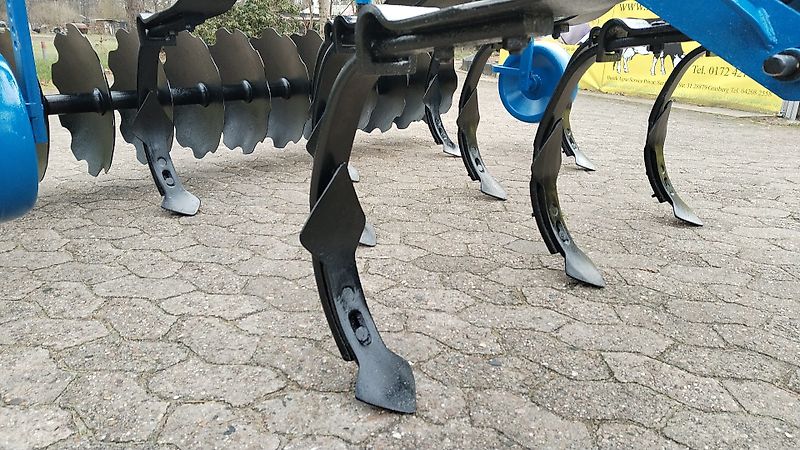 Köckerling Köckerling SGB 9/200 2m Blattfederzinkengrubber mit 500mm Scheibeneggennachläufer 400mm Höhenverstllbare Stützräder zurExakten Arbeitshorizonteinstellung ideal für Pflege von Sonderkulturen im Obstanbau zur Unterdrückung des Bewuchses