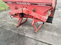 Lucas Sonstige Futterverteiler Spezialfutterverteiler von Rauch mit 2 Dosierwellen zur Exakten Zuteilung Austrag rechts &links möglich im Dreipunktanbau 1100 Liter Behälter Stahlblech Fischteichdosierer Kraftfutterverteiler für Mastschweine Sauenfütterung