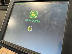 John Deere 4640 display met Autotrac en Sectioncontrol