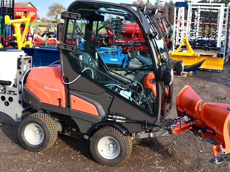 Husqvarna Rider P525 DX Winterdienst Schneeschild V-Pflug Salzstreuer