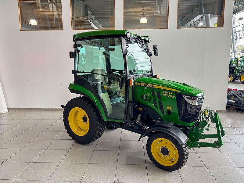 John Deere 2032R