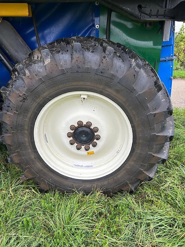 New Holland Braud VM460