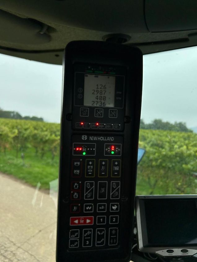 New Holland Braud VM460