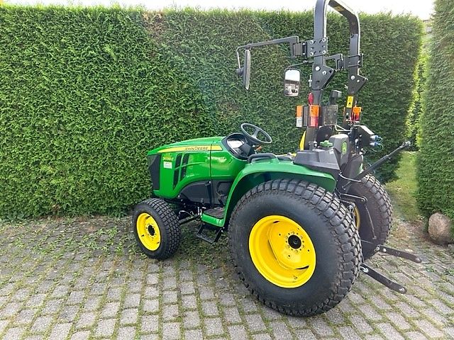 John Deere 3038E