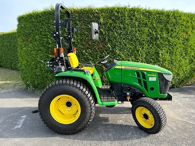 John Deere 3038E
