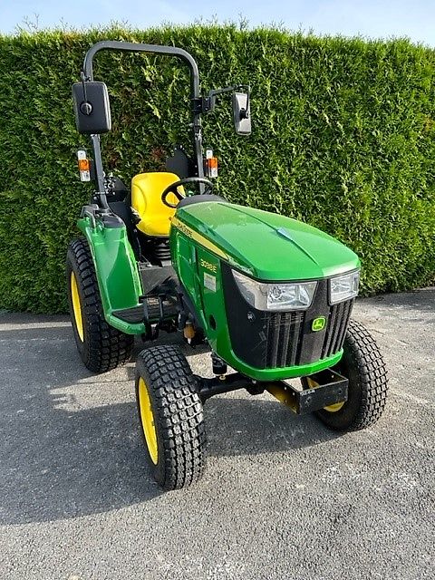 John Deere 3038E