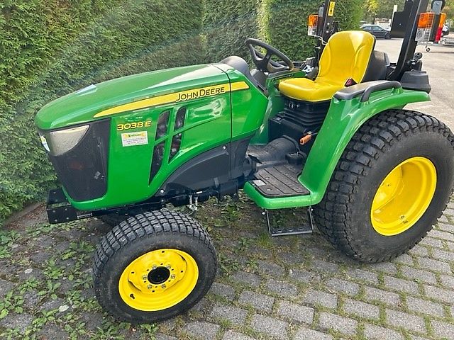 John Deere 3038E