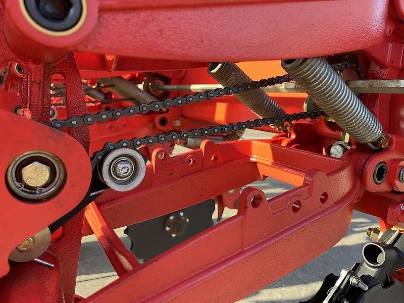 Kverneland Optima TF Profi 2, 8-reihig, mechanischer Antrieb, Düngeeinrichtug, Baujahr 2018, gepflegter Zustand