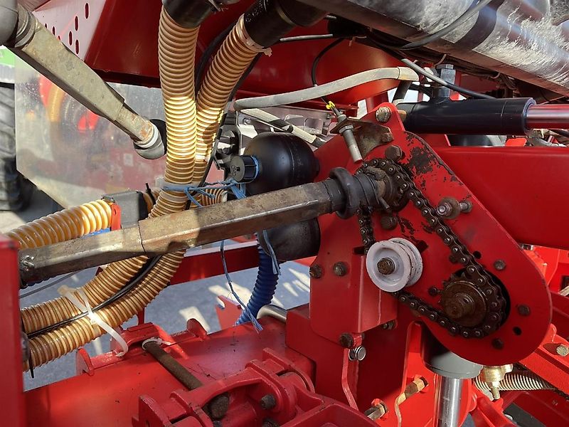 Kverneland Optima TF Profi 2, 8-reihig, mechanischer Antrieb, Düngeeinrichtug, Baujahr 2018, gepflegter Zustand