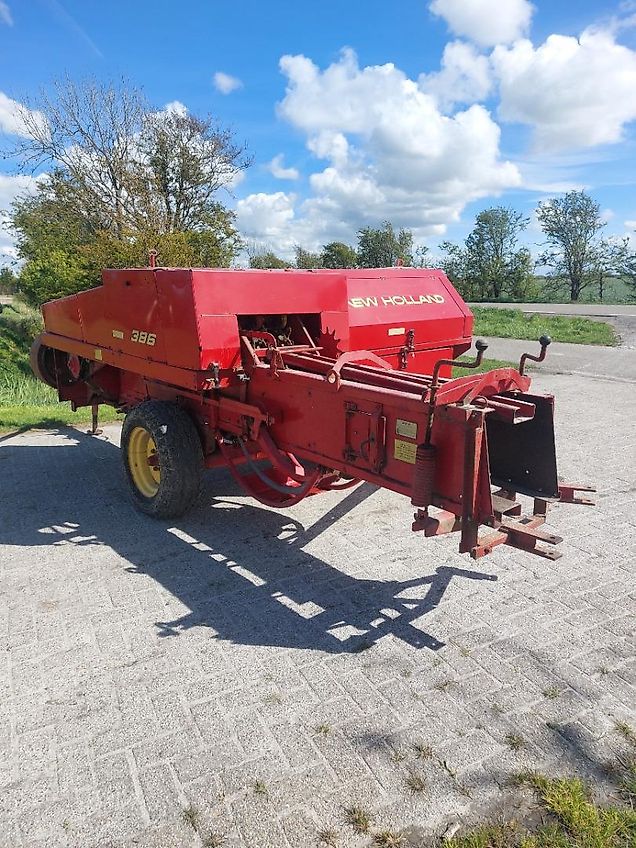 New Holland 386