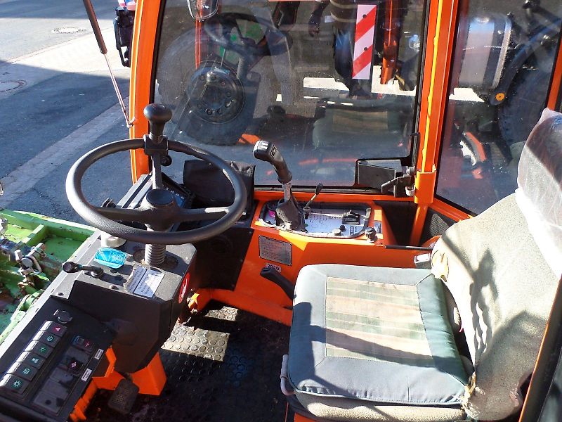 Holder C 2.45 Digital 40 km/H mit 1,8 m Mähwerk