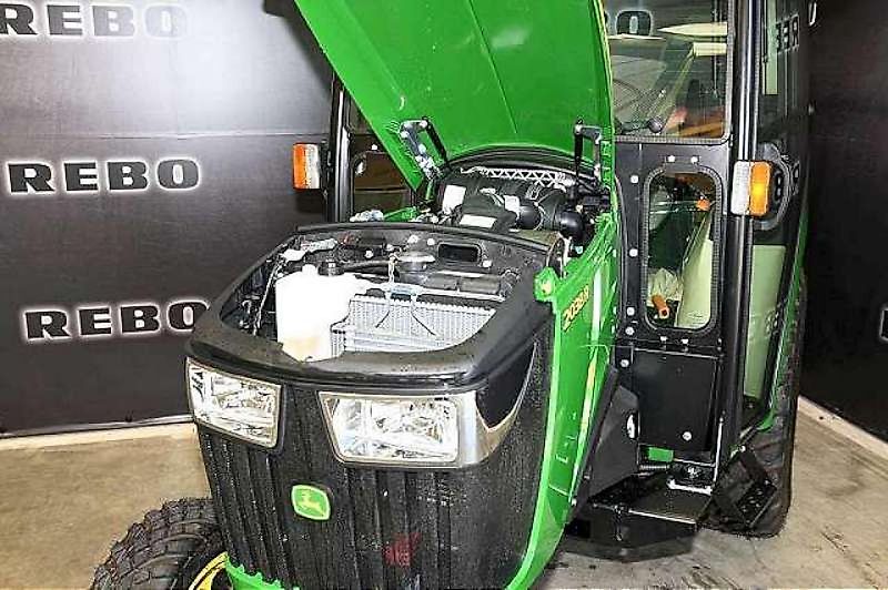 John Deere 2032R TRAKTOR