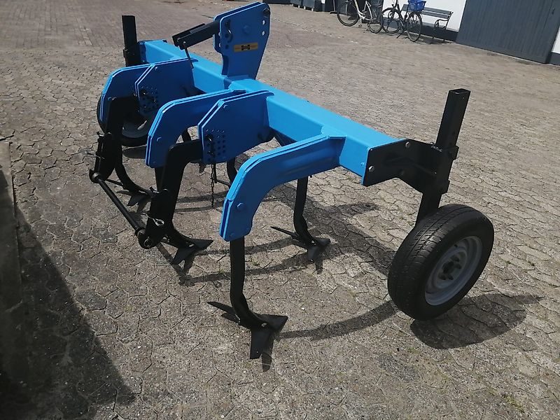 Heilers Frontgrubber 250cm Ideal zur Gülleeinarbeitung 6 Flügelstile mit 420mm breite bis zu 850mm Arbeitstiefe möglich Frontanbau Heckanbau Gummistützräder 600mm über Lochschiene Tiefeneinstellung Flügelschargrubber