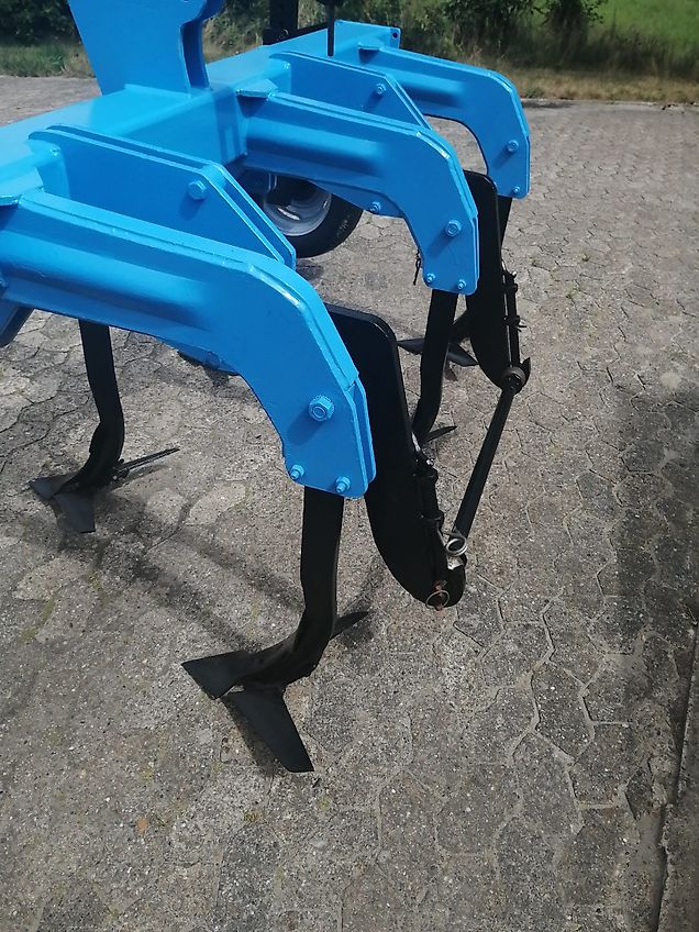 Heilers Frontgrubber 250cm Ideal zur Gülleeinarbeitung 6 Flügelstile mit 420mm breite bis zu 850mm Arbeitstiefe möglich Frontanbau Heckanbau Gummistützräder 600mm über Lochschiene Tiefeneinstellung Flügelschargrubber