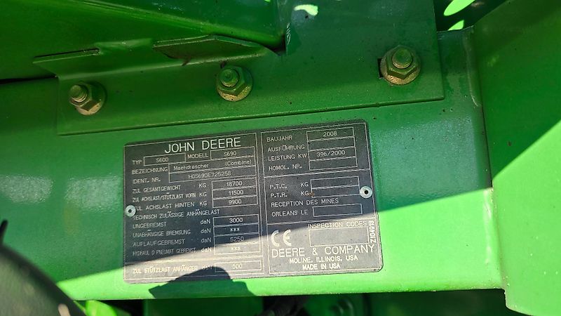 John Deere S690i