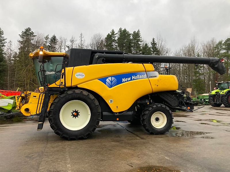 New Holland CR 9090 Elevation