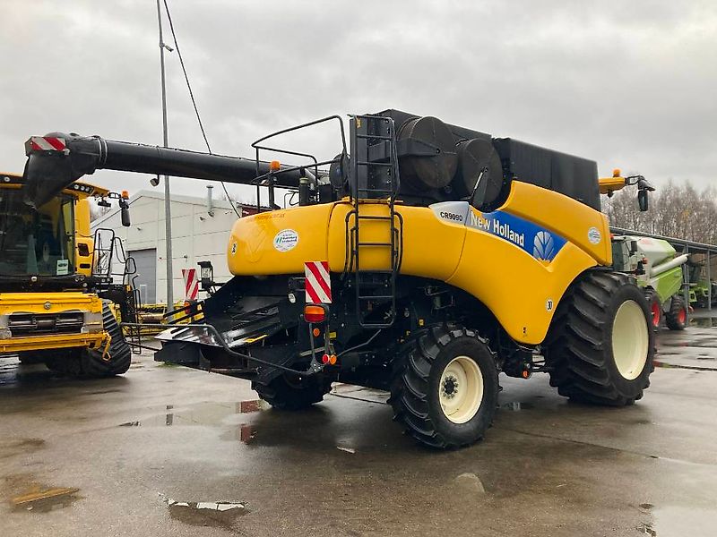 New Holland CR 9090 Elevation
