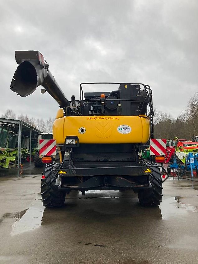New Holland CR 9090 Elevation