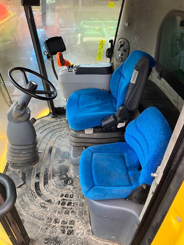 New Holland CR 9090 Elevation