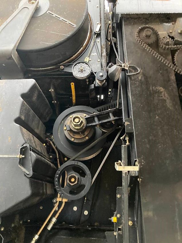 New Holland CR 9090 Elevation