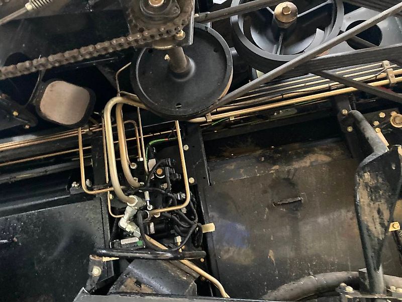 New Holland CR 9090 Elevation