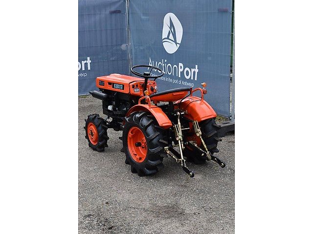 Kubota B5000
