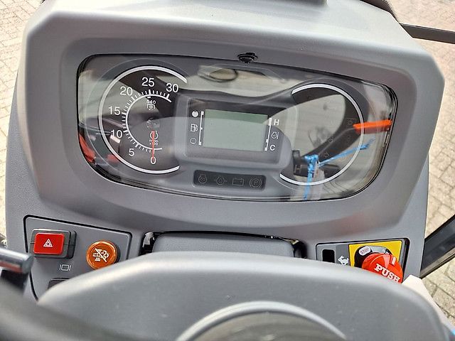 Massey Ferguson 1750M HST