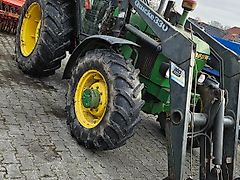 John Deere 2140