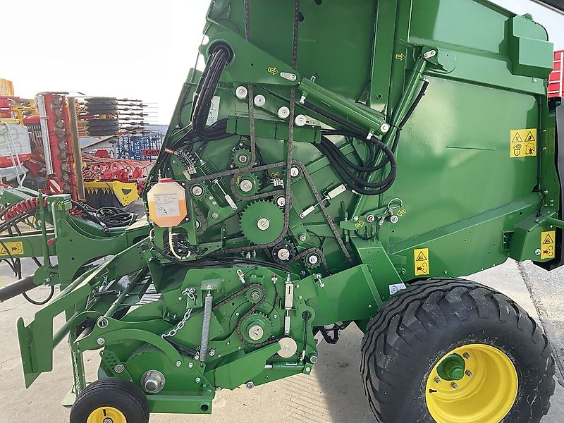John Deere V451 M