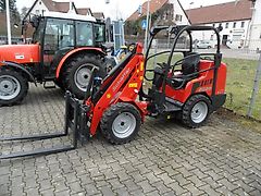 Schäffer 2028 SLT mit Palettengabel