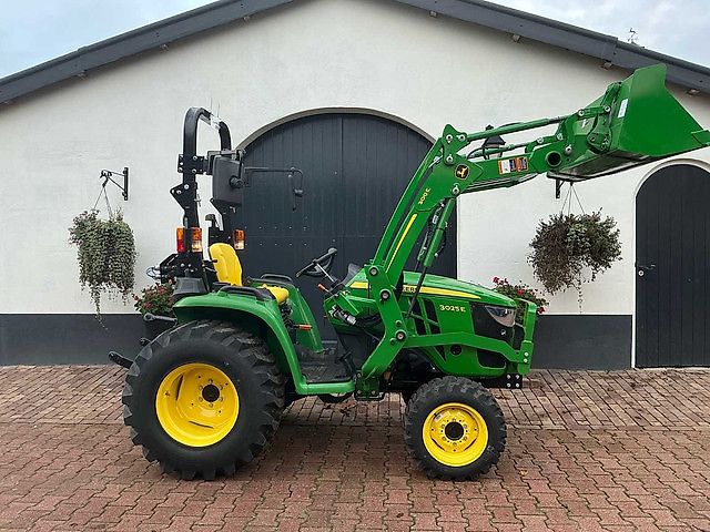 John Deere E02