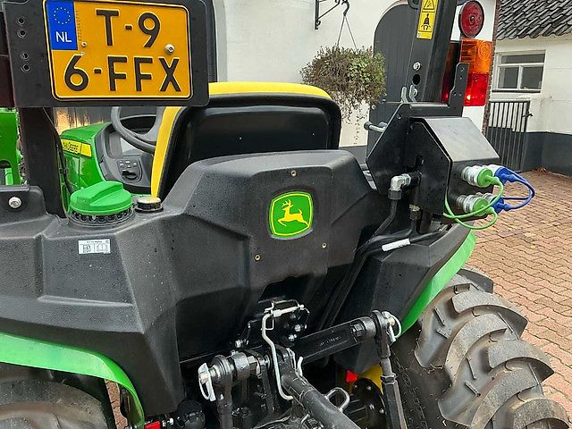 John Deere E02